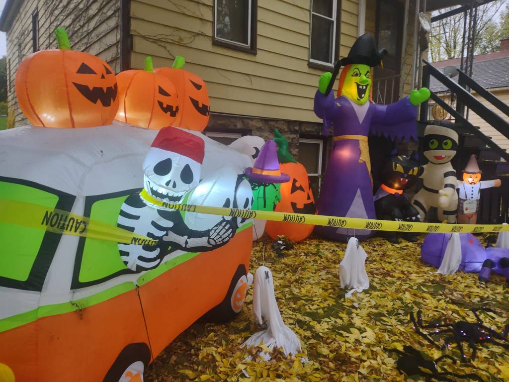 Halloween Haunts the Neighborhood!